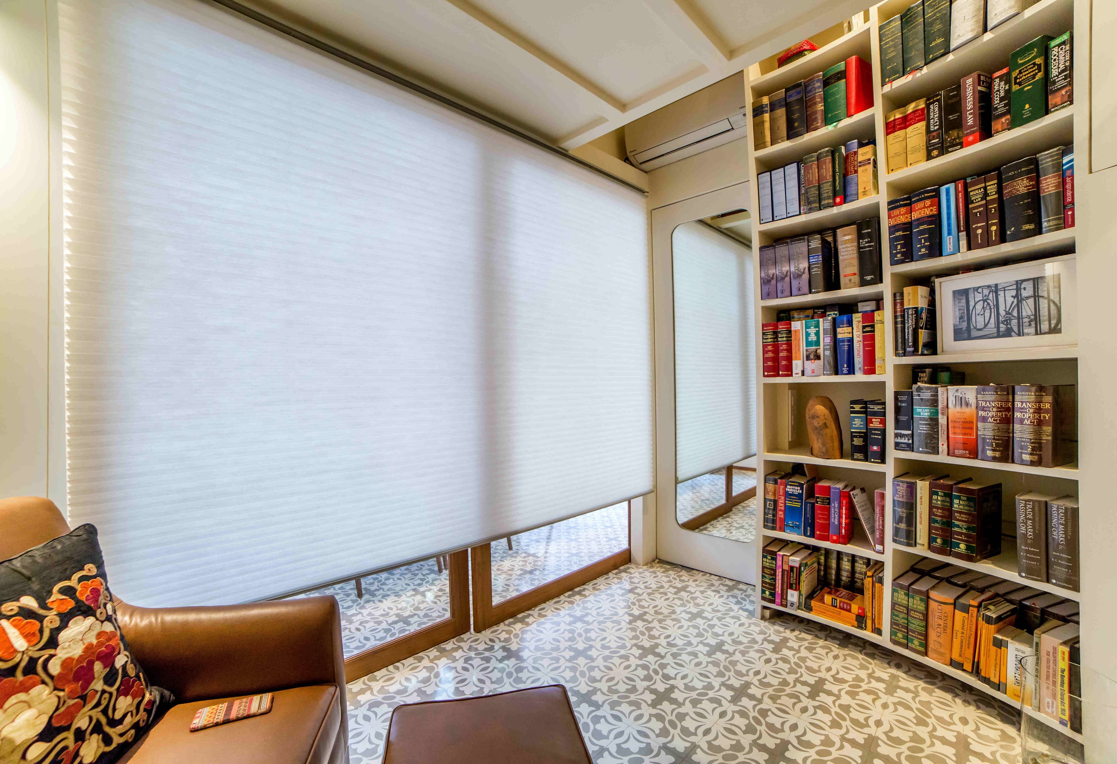 Lawyer's office image 4